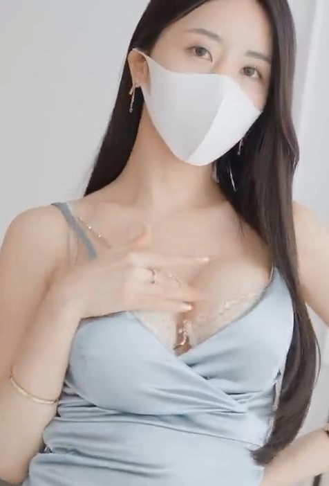 眼前惊艳！玫瑰连衣裙 3 套换搭 | 蕾丝内衣模特