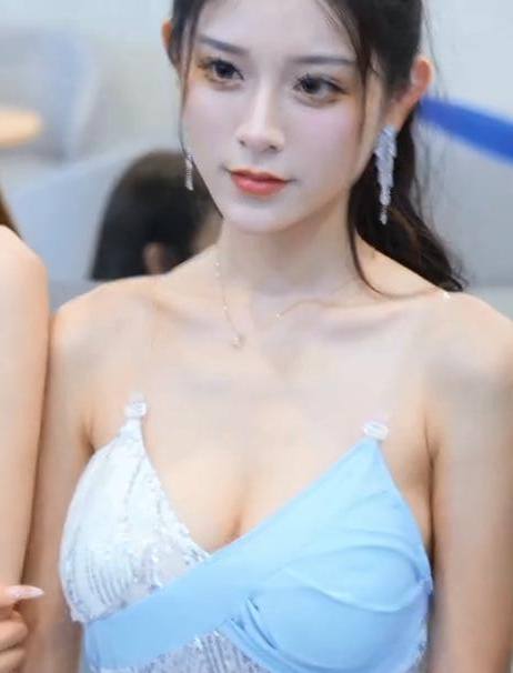 2024 粤港澳大湾区车展 车模 叶子大人 3